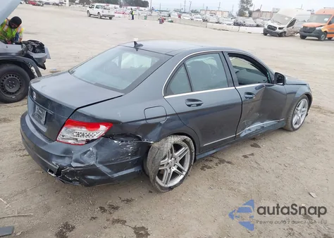 2009 Mercedes-Benz C 300 Luxury/Sport z USA, uszkodzony, nr VIN WDDGF54X29F229166